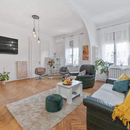 The Grand Mansion Residence On La Guardia Rijeka Bagian luar foto