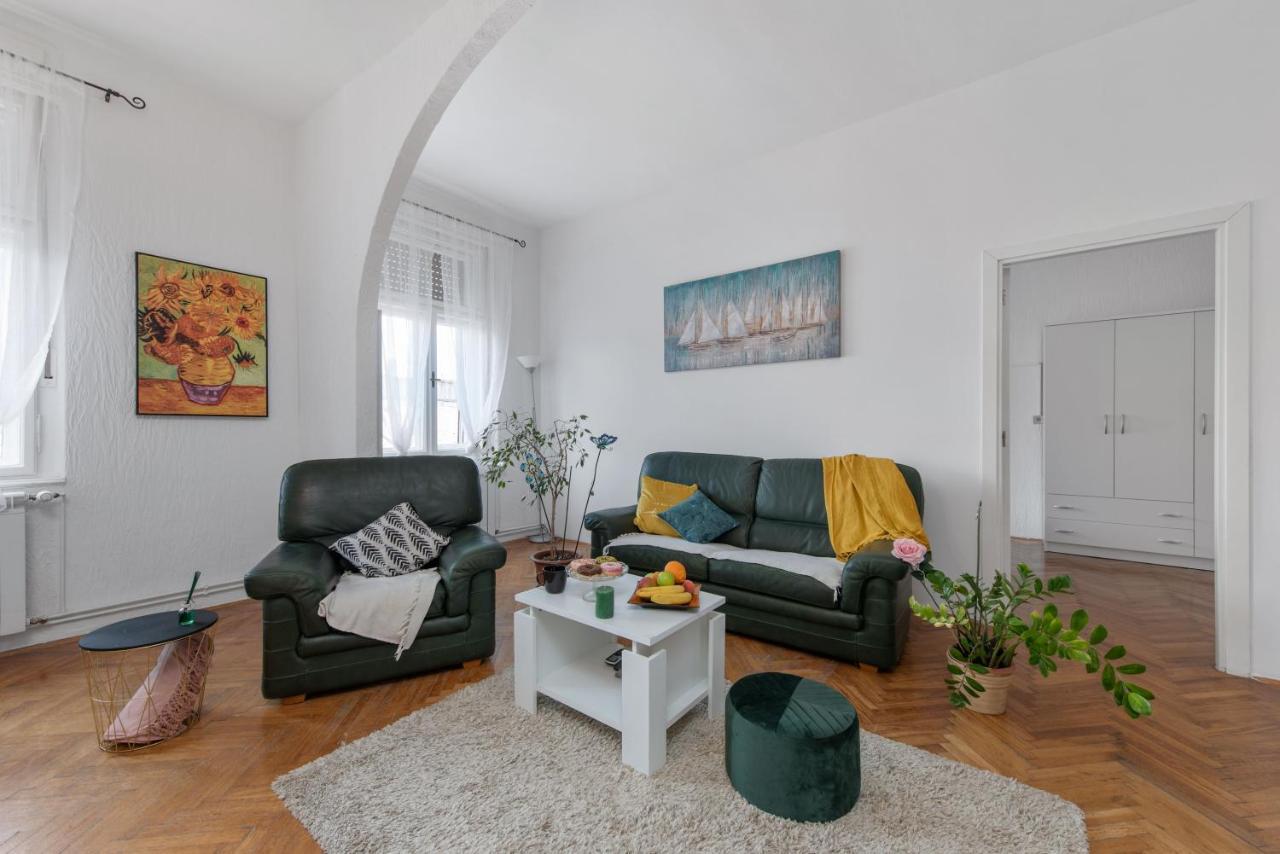 The Grand Mansion Residence On La Guardia Rijeka Bagian luar foto