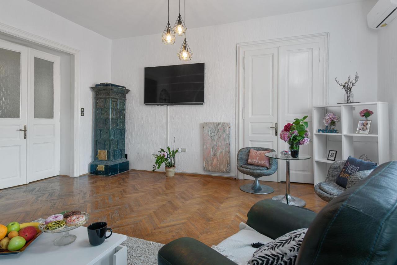 The Grand Mansion Residence On La Guardia Rijeka Bagian luar foto