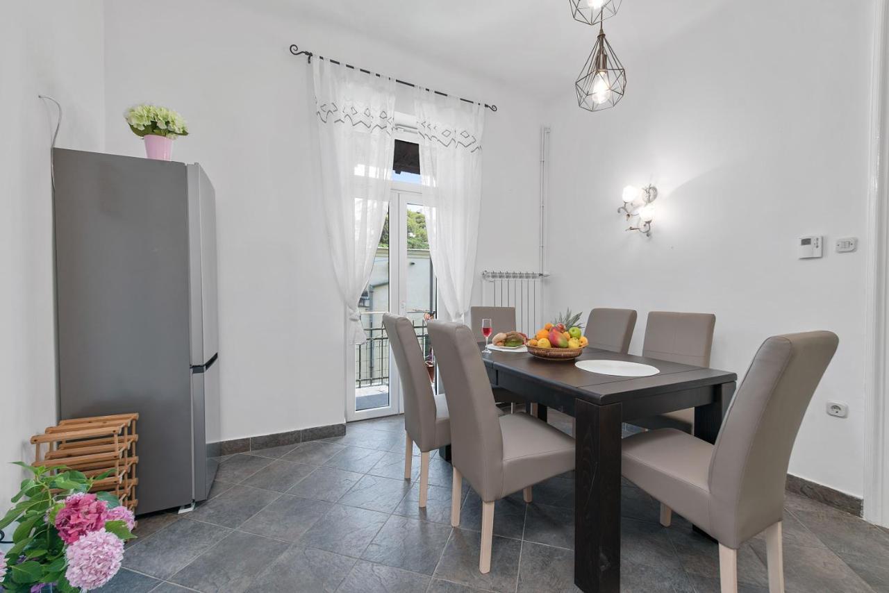 The Grand Mansion Residence On La Guardia Rijeka Bagian luar foto
