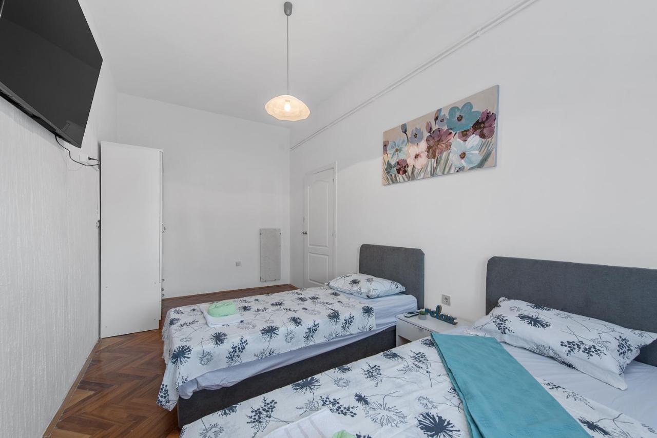 The Grand Mansion Residence On La Guardia Rijeka Bagian luar foto