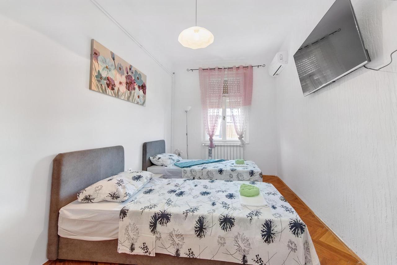 The Grand Mansion Residence On La Guardia Rijeka Bagian luar foto