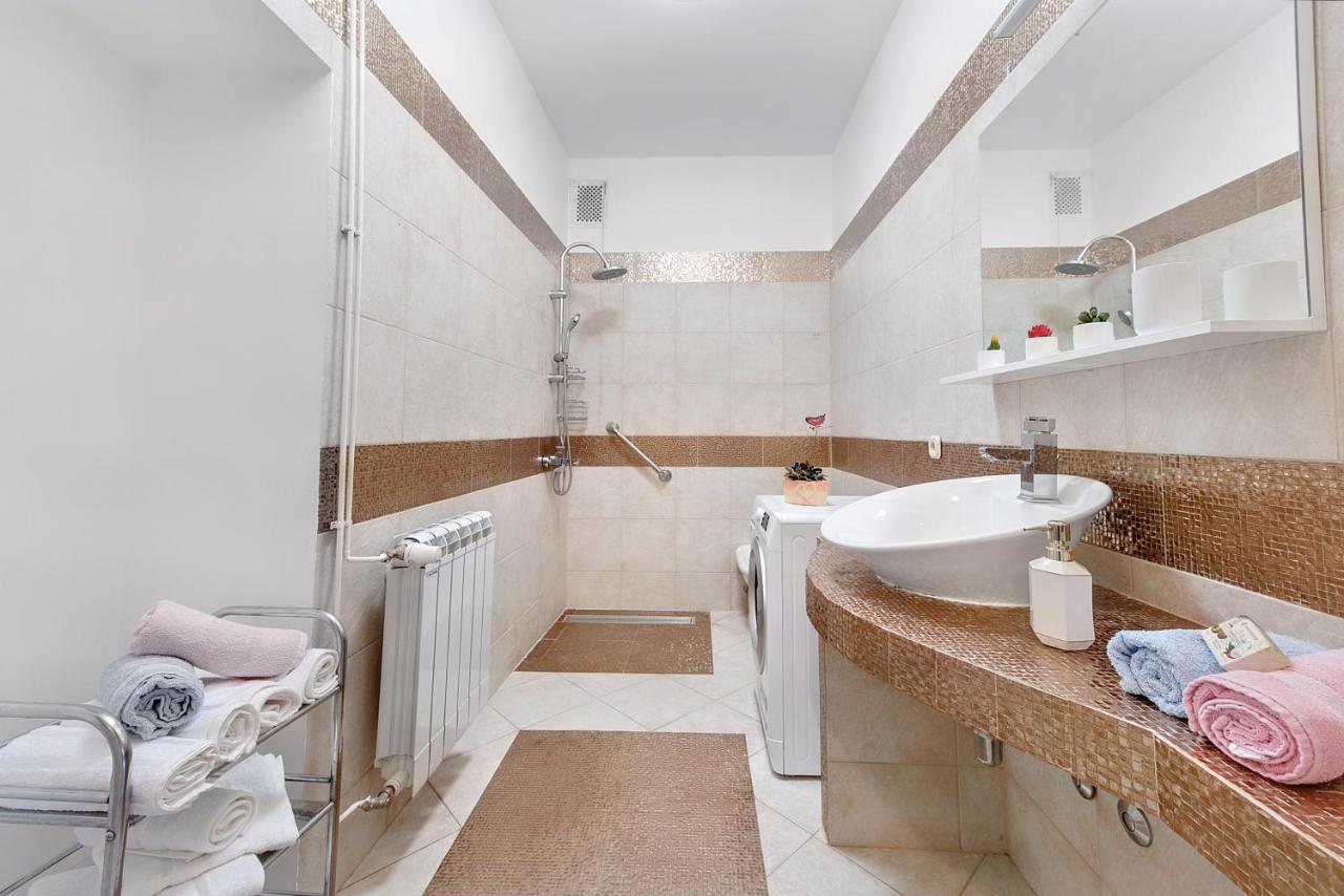 The Grand Mansion Residence On La Guardia Rijeka Bagian luar foto