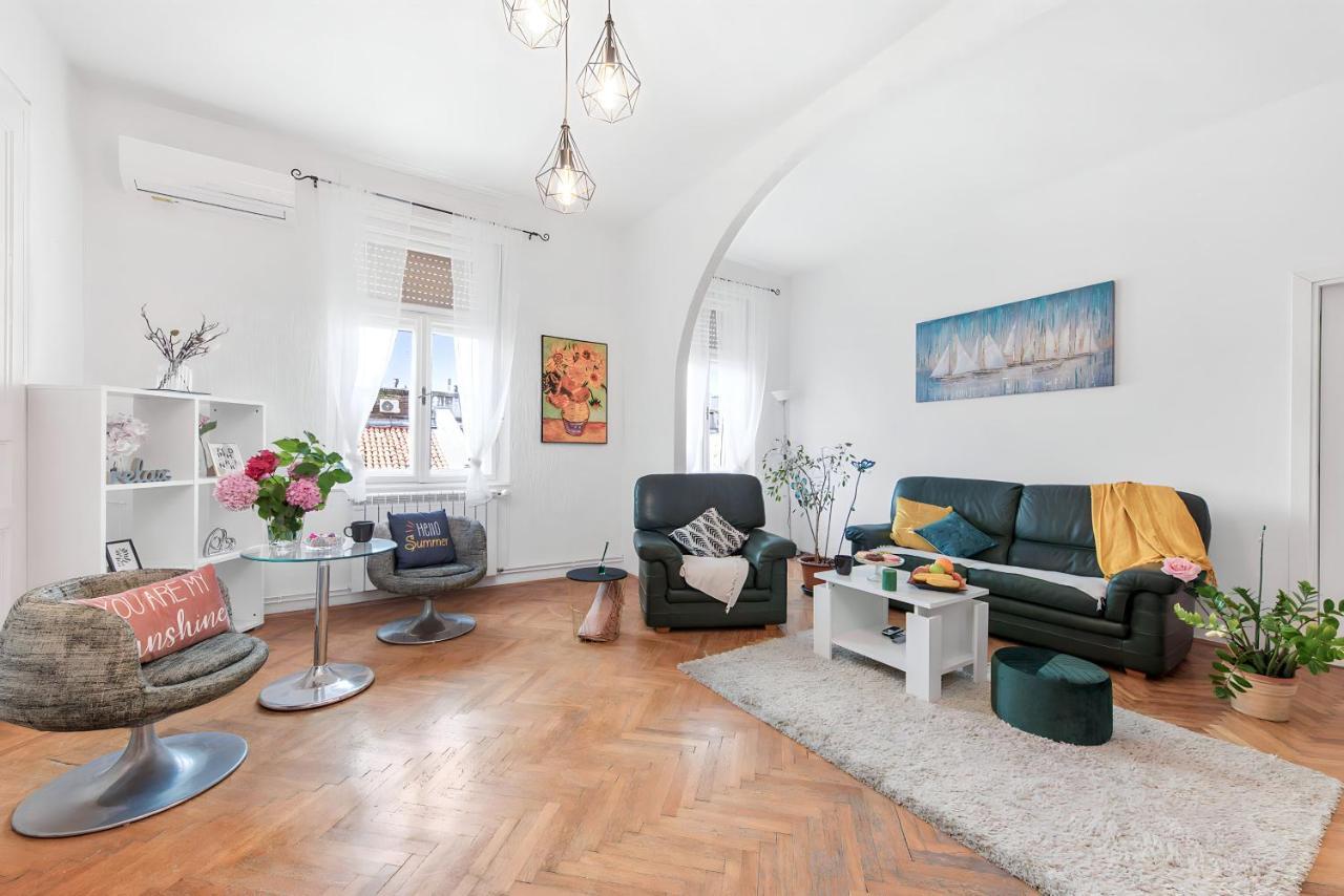 The Grand Mansion Residence On La Guardia Rijeka Bagian luar foto