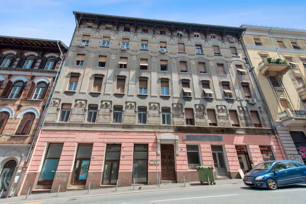 The Grand Mansion Residence On La Guardia Rijeka Bagian luar foto
