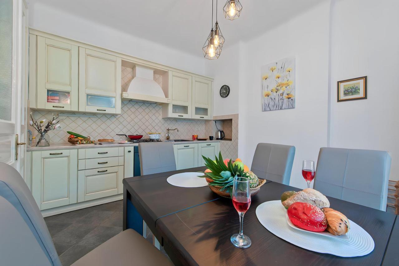 The Grand Mansion Residence On La Guardia Rijeka Bagian luar foto