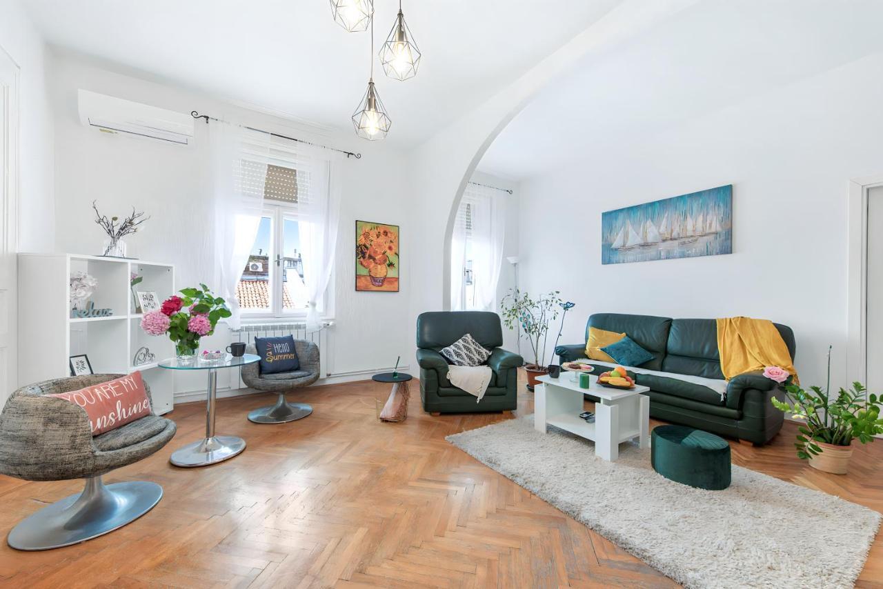 The Grand Mansion Residence On La Guardia Rijeka Bagian luar foto